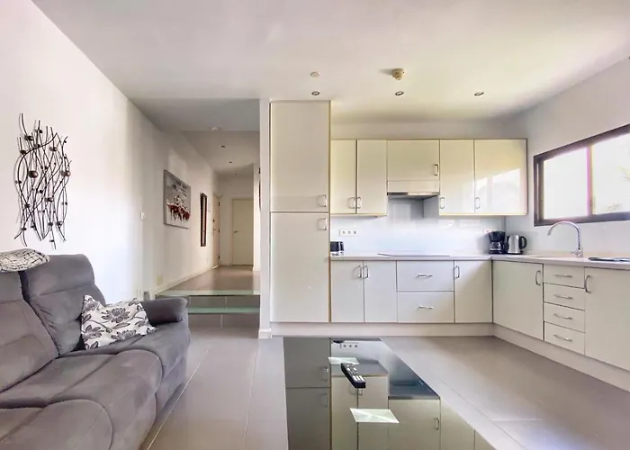 1 Bed Cristianos Near The Bus Station Apartman