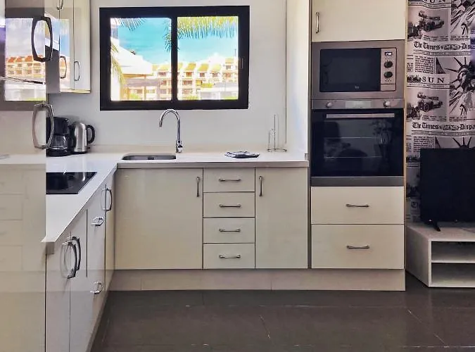 1 Bed Cristianos Near The Bus Station Apartman